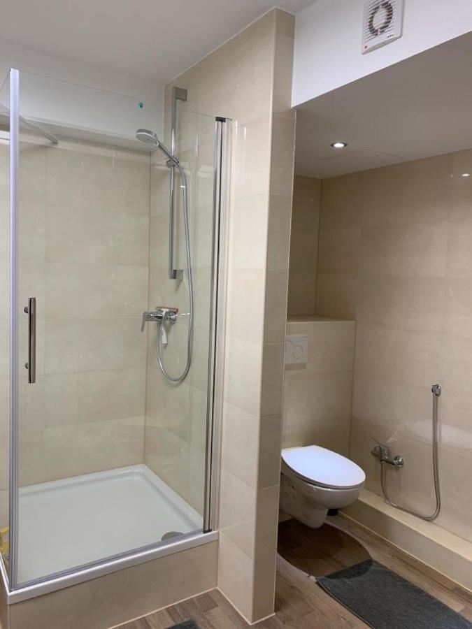Privatunterkunft Lovely Share Aachener Weiher *
